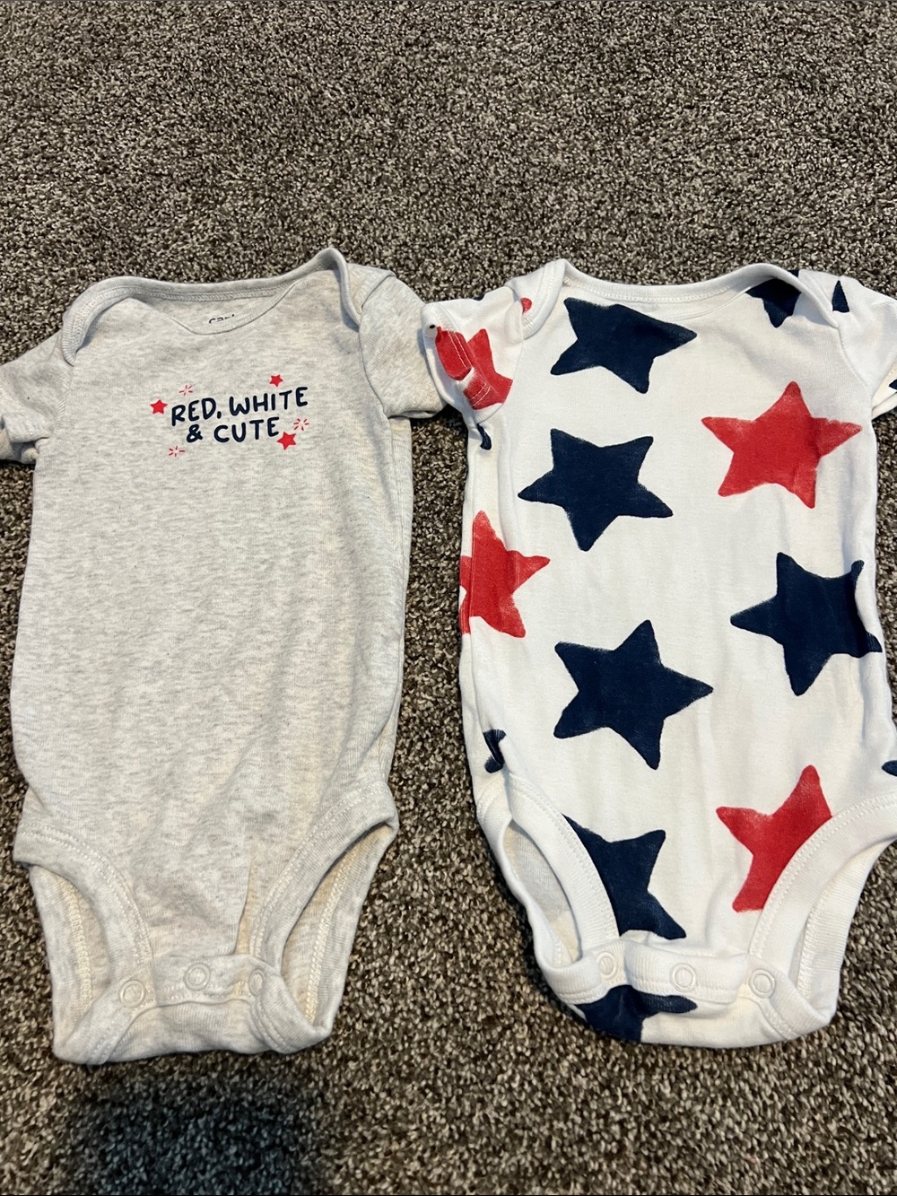 BNWOT/like new adorable 3M unisex Patriotic red, white & blue bodysuit set!